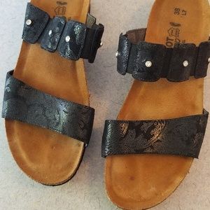 Naot sandal black